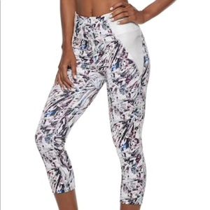 🚫SOLD🚫 NWOT FILA Sport Mid-Rise Capri Leggings